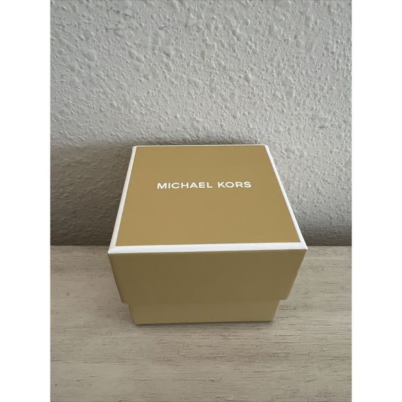Michael Kors Gold Filled Heart, Crystal & Logo Ring Size 8 New In Box - Picture 10 of 10